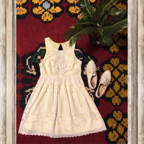 Free People Dresses & Skirts - Free People lace dress w ylw lining : size 2